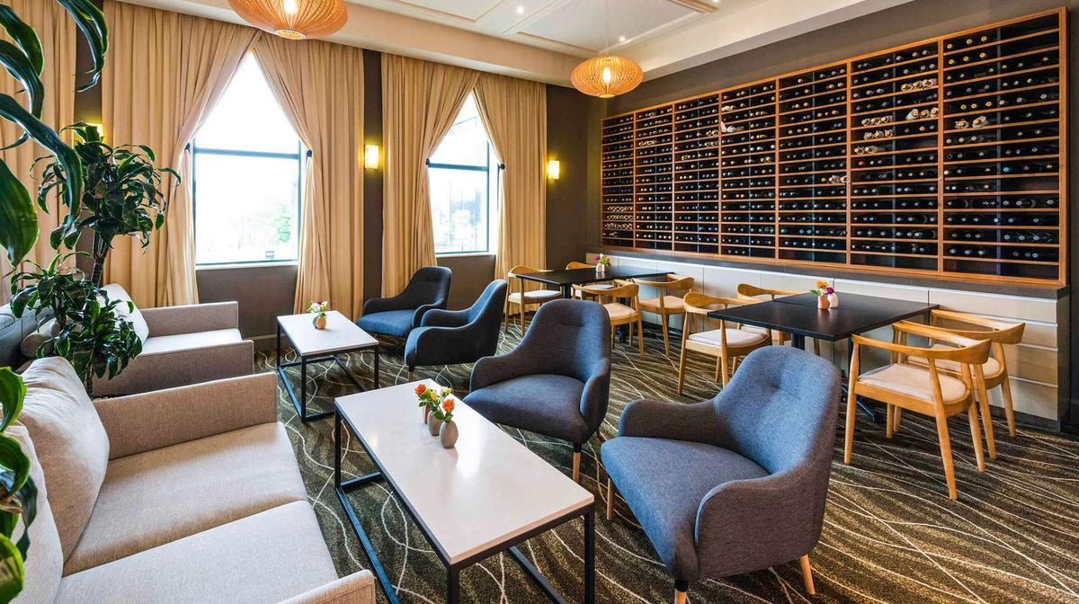 Central Christchurch Contemporary Stay near Convention Centre with Onsite Restaurant