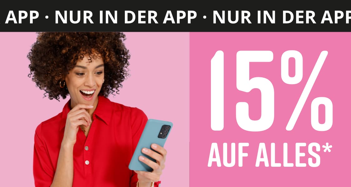 Ein Model mit lockigem Haar trägt ein rotes Oberteil und hält ein Smartphone. Nur in unserer App: 15% auf Alles* vom 15.05.26 bis 17.05.26 und ab einem Mindestbestellwert in Höhe von 25,- €. Den Code erhalten Sie nur in unserer App. Bitte beachten Sie die weiteren Einlösebedingungen im unteren Teil des Newsletters (*-Text). Bild oder Schaltfläche darunter anklicken, um zur App zu gelangen >