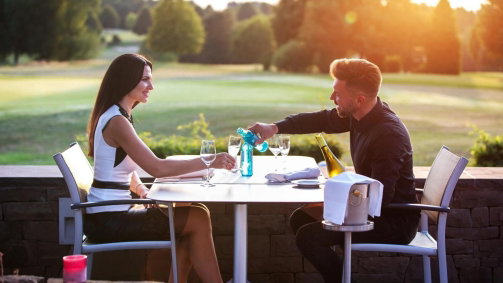 heckenhof_restaurant_terrasse_paar2