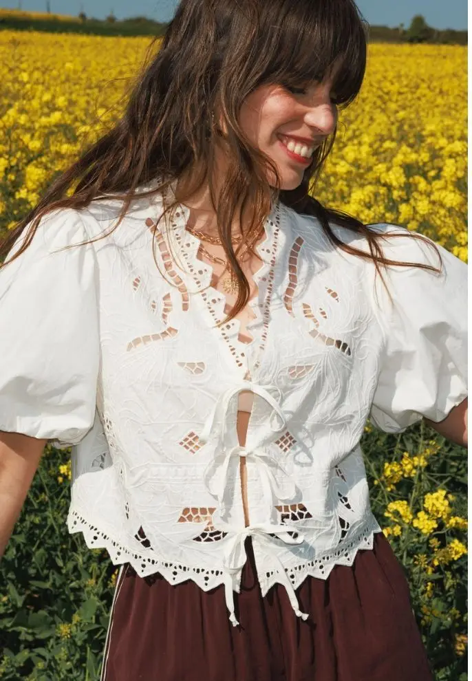 Stickbluse mit Ballonärmeln - Ecru