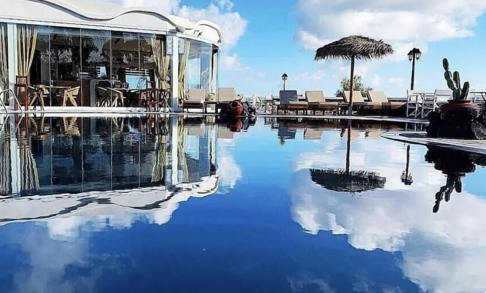 Santorini: hotel 4* con piscina por 28 euros pp
