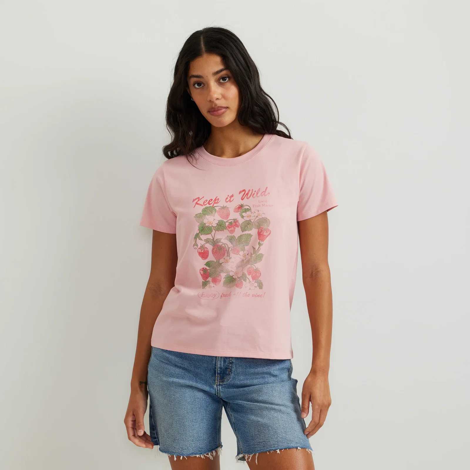 Image of Women's Graphic T-Shirt - Berry