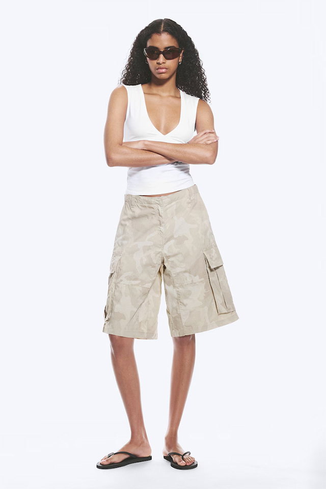 LOOSE LOW RISE CARGO SHORTS