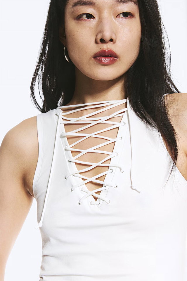 V-NECK STRAP TOP