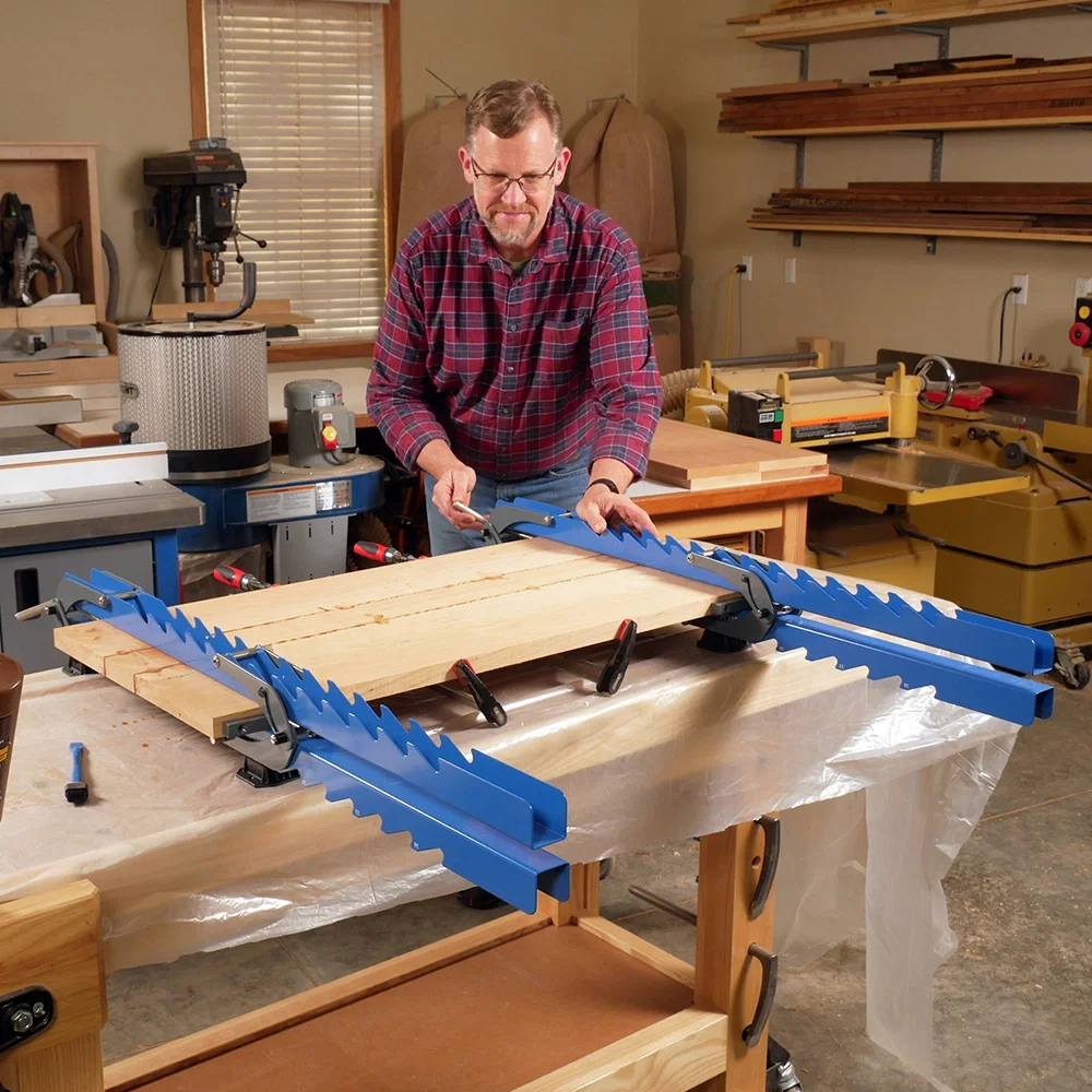 Clamping together a wood panel