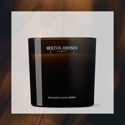 Mesmerising Oudh Accord & Gold Signature Candle 190g