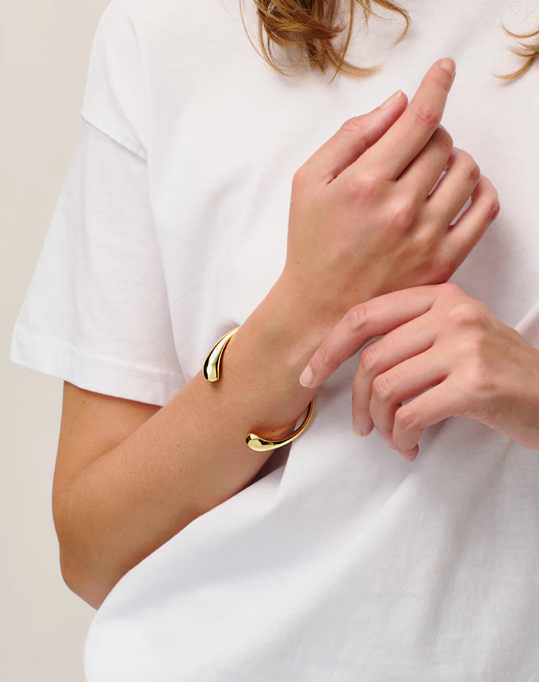 chubby-embrace-cuff-armreifen-18kt-vergoldet