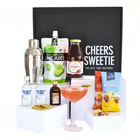 Cosmopolitan Cocktail Kit Hamper