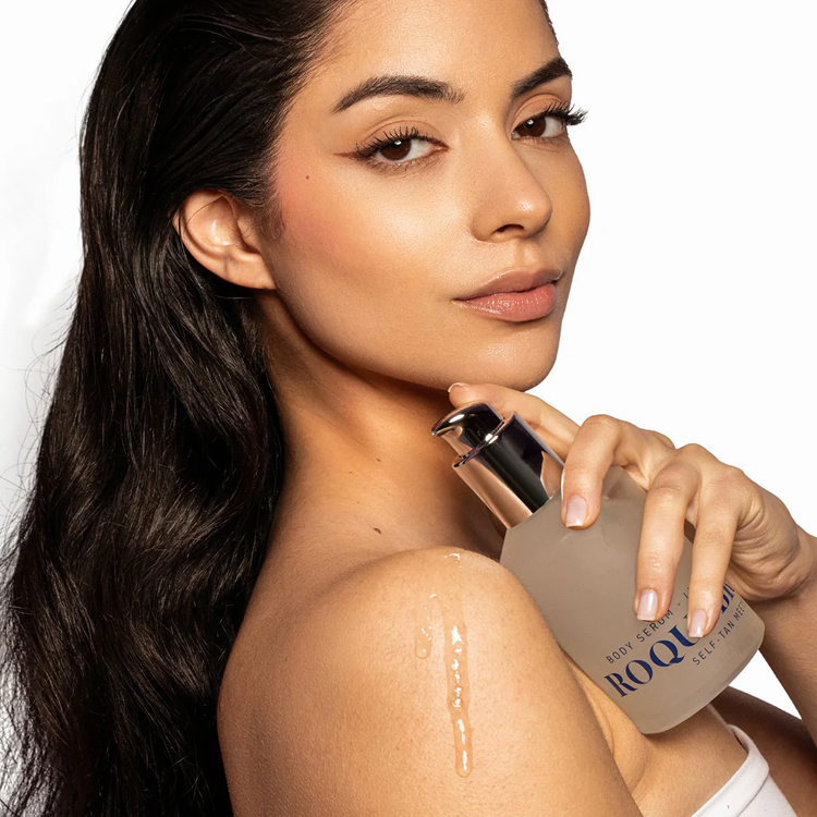 Powered by hyaluronic acid, collagen and aloe vera, it hydrates while your tan develops for skin that looks smooth, even and naturally bronzed.
