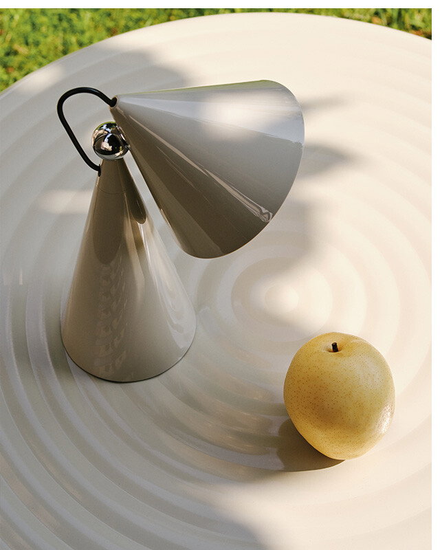 Tom Dixon - Pose