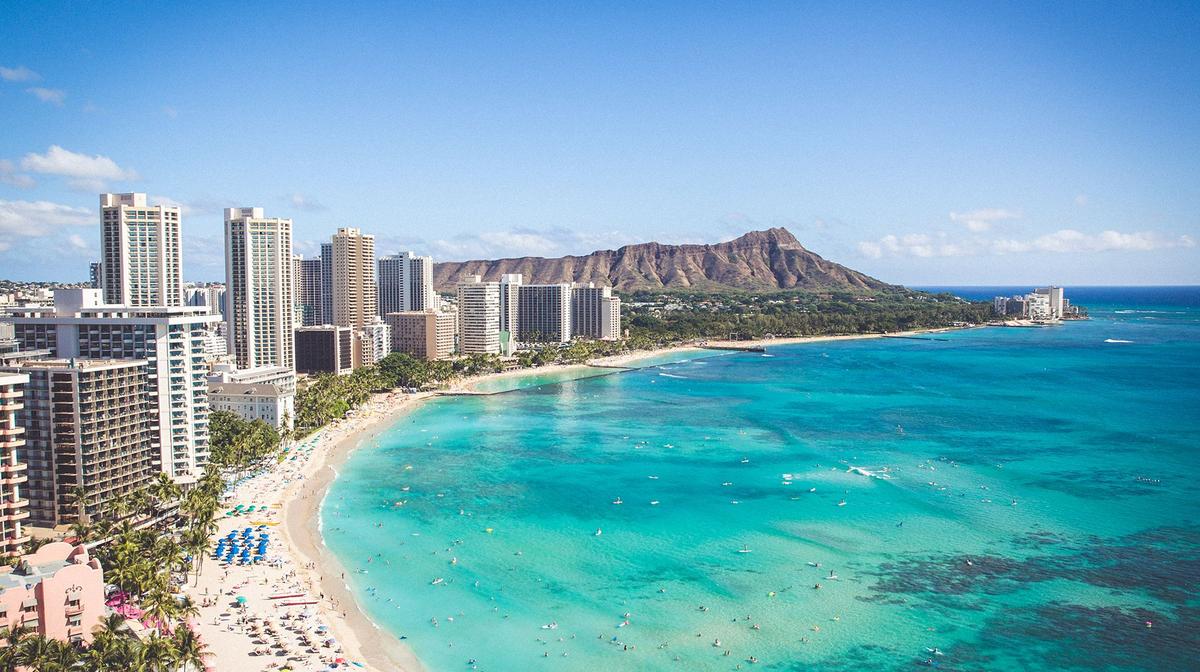 Hawaii Tropical Bliss Steps from Waikiki Beach with Daily Breakfast & Outdoor Pool
