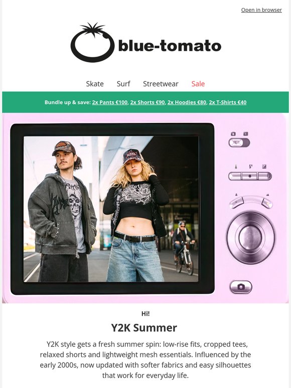 Y2K vibes are back – bold, baggy, unforgettable