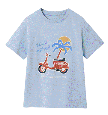 Boy's short-sleeved t-shirt lightness and a trendy spirit with its print on the front