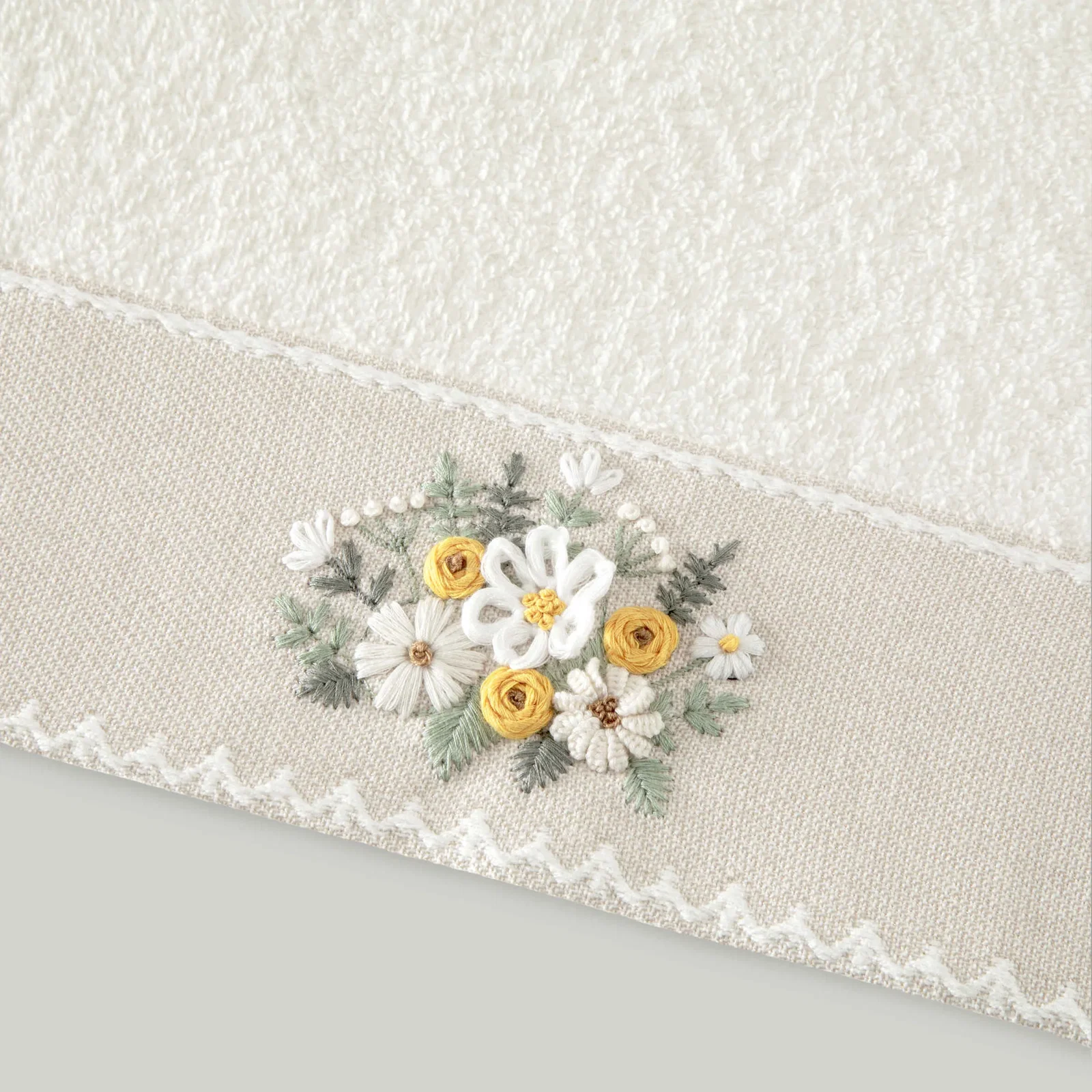 linens işlemeli havlu