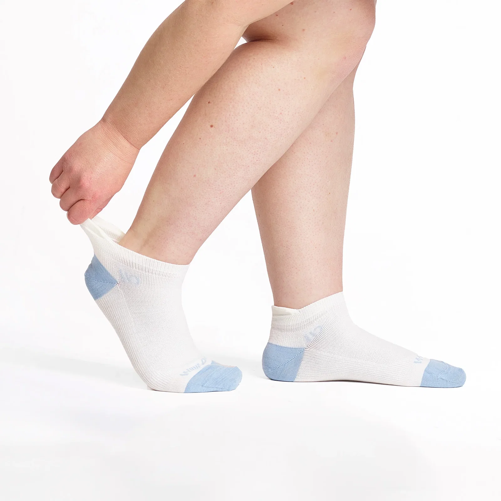 Image of Women's Solid Lightweight Ankle Socks