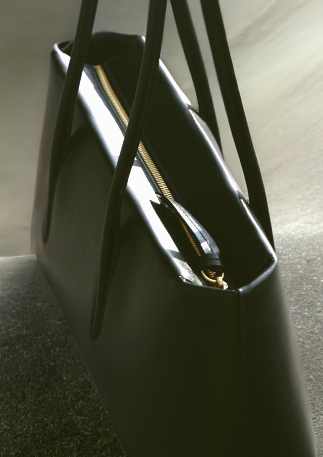 the stockholm shoulder black fine grain