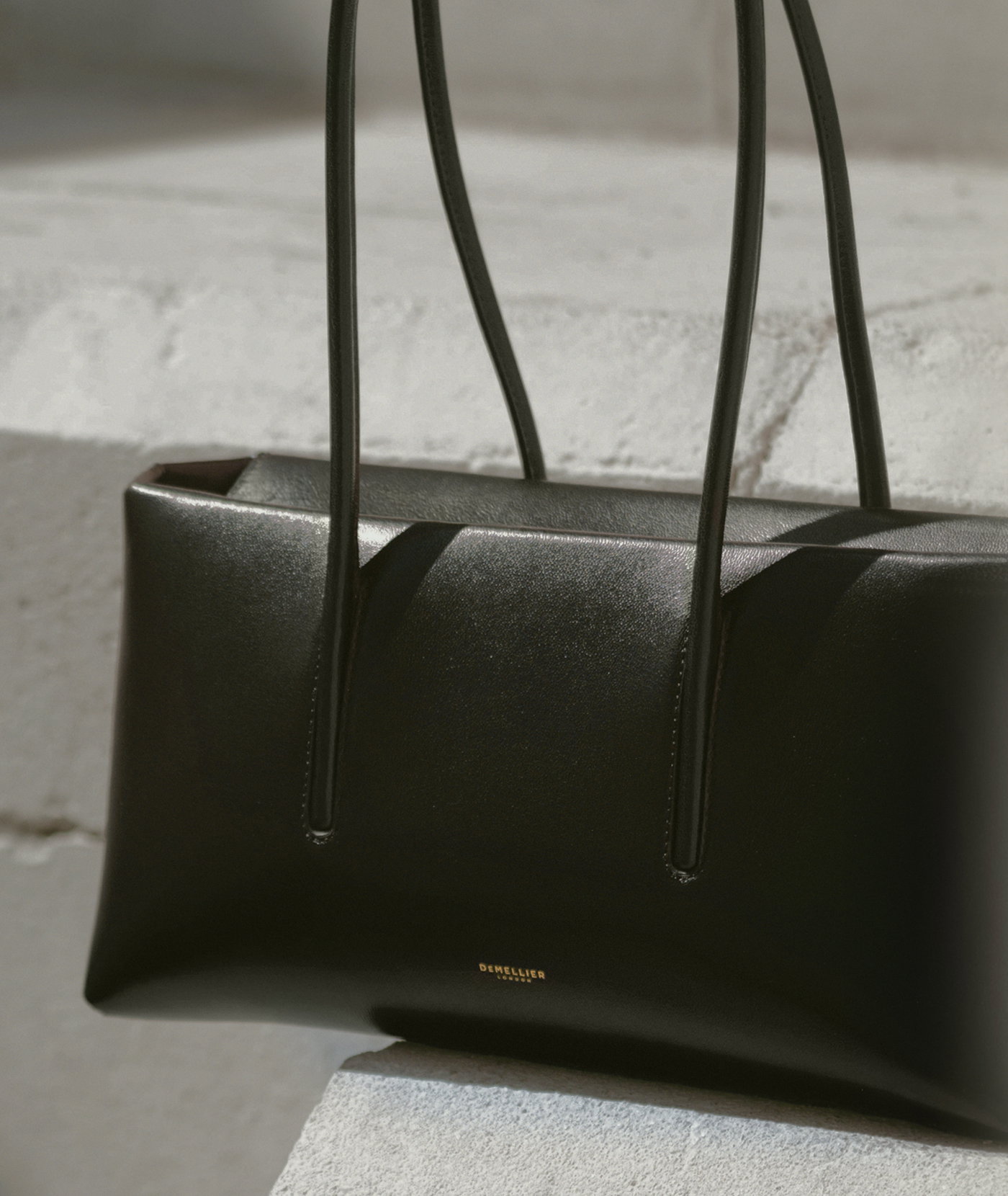 the stockholm shoulder black fine grain