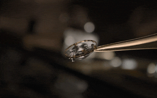 THE WORLD’S THINNEST AUTOMATIC MINUTE REPEATER TOURBILLON 