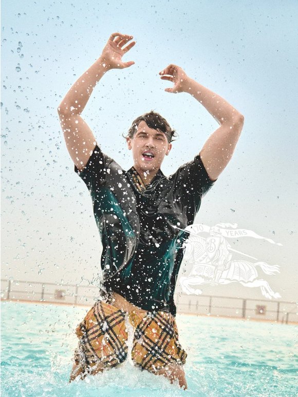 Summer polos as worn by Tom Blyth