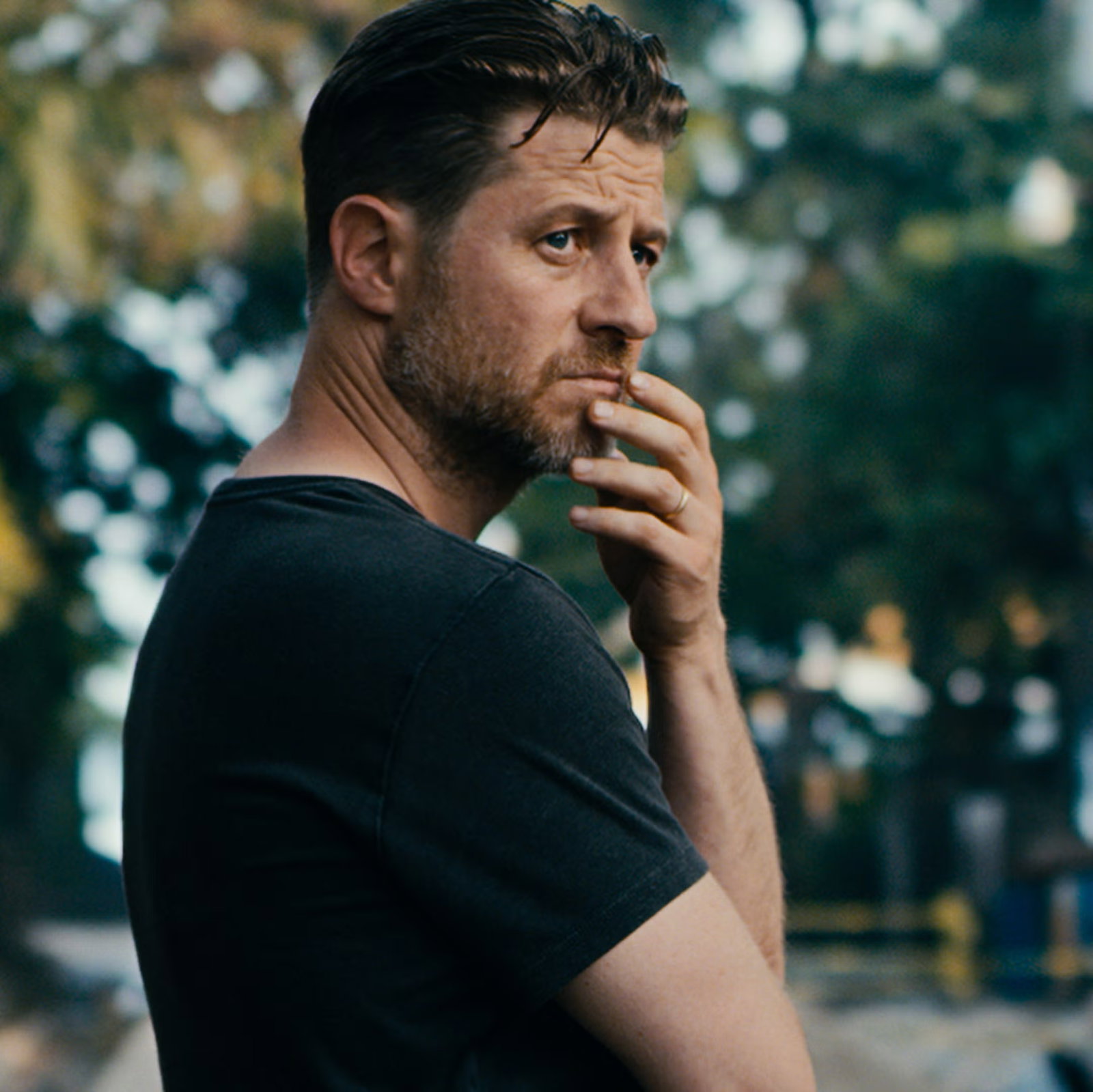 Ben McKenzie Is Trying to Tell You Something