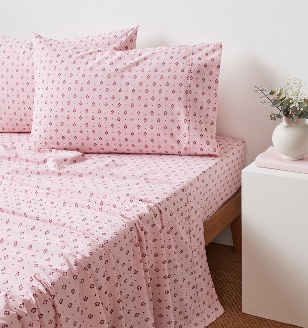 Sheet set in vintage rose
