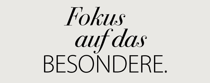 Textgrafik, schwarzer Schriftzug „Fokus auf das Besondere“, Vorderansicht