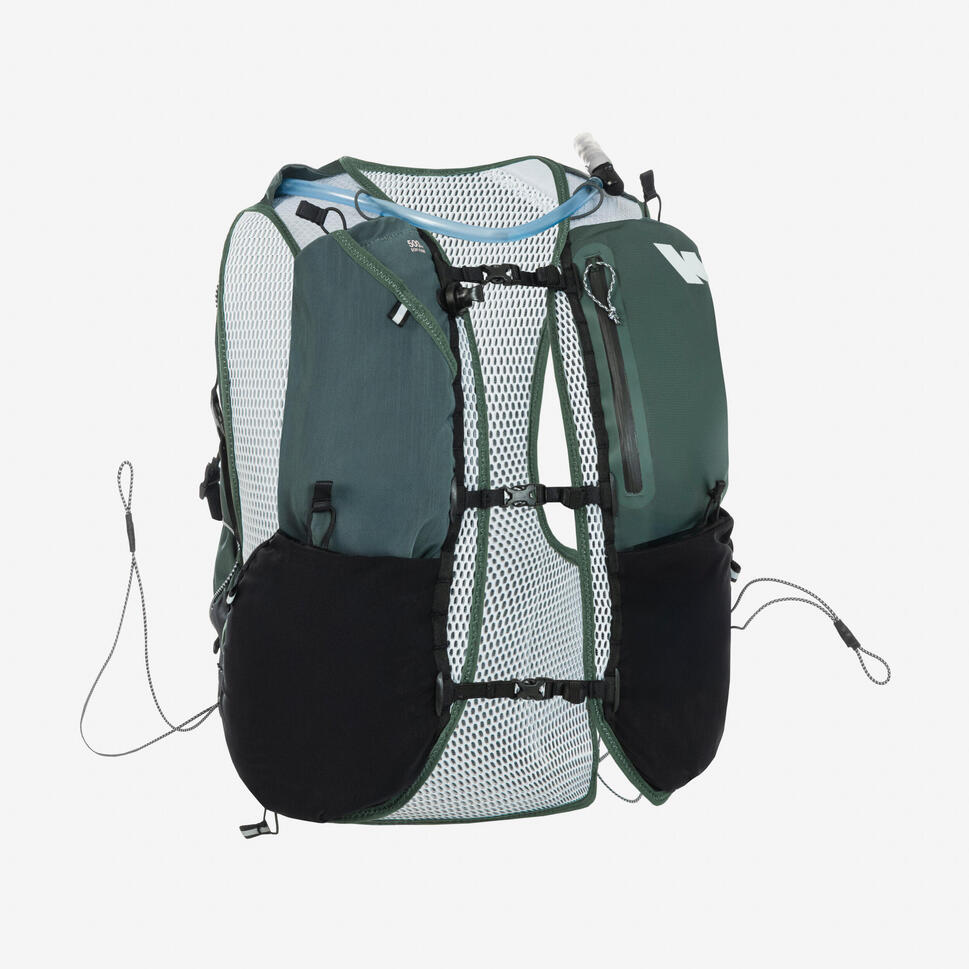 Image of Kiprun 900 Unisex 20+5L Trail Running Bag + 2L Water Bladder Included