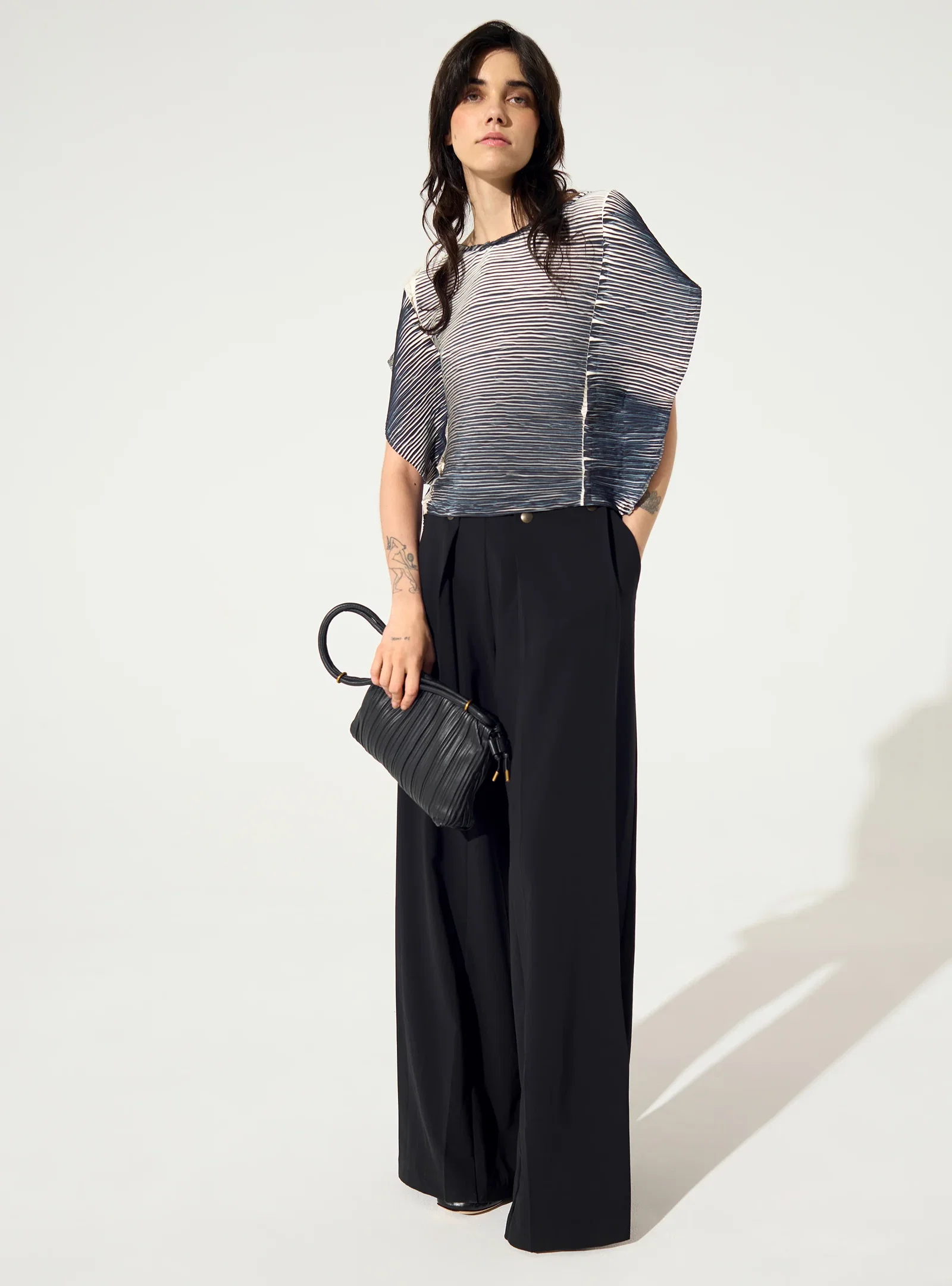 Image of Blouse droite plissée noire
