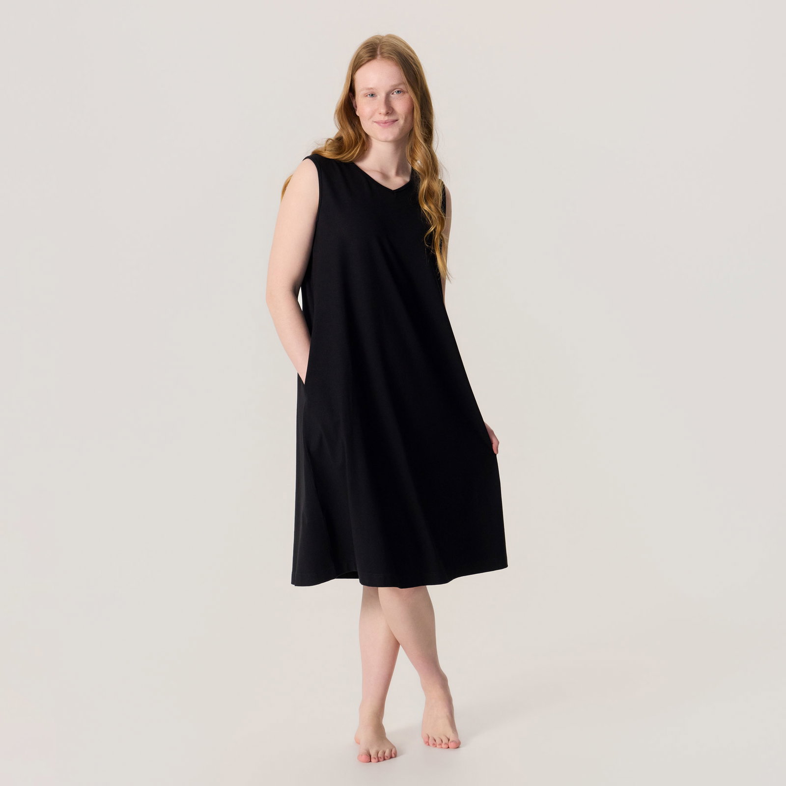 JUJU mekko mustana