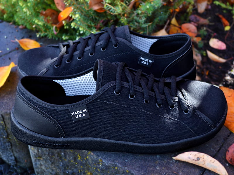 SOM Mesa in Black/Black colorway