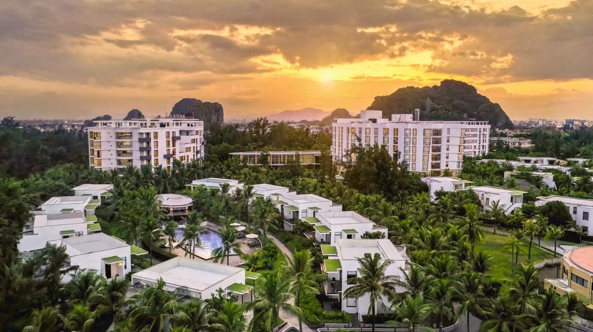 Extended By Popular Demand: Da Nang Beachfront Bliss with Daily Breakfast, Daily Lunch or Dinner & Nightly Free-Flow Drinks Hour