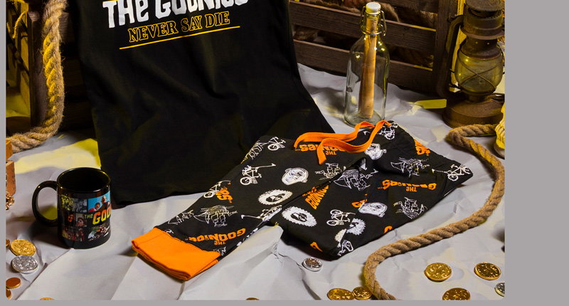 Women's The Goonies Never Say Die Pyjamas with Scrunchie 2
