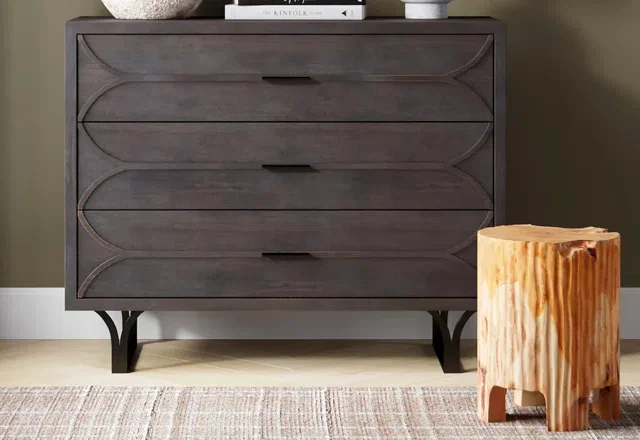 Trending Dressers & Chests