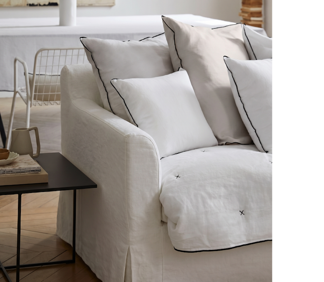 Housse de coussin Carlina calcaire et bourdon noir