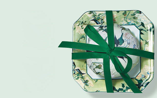 Van Gogh Roses Scented Soap and Porcelain Dish Gift Set