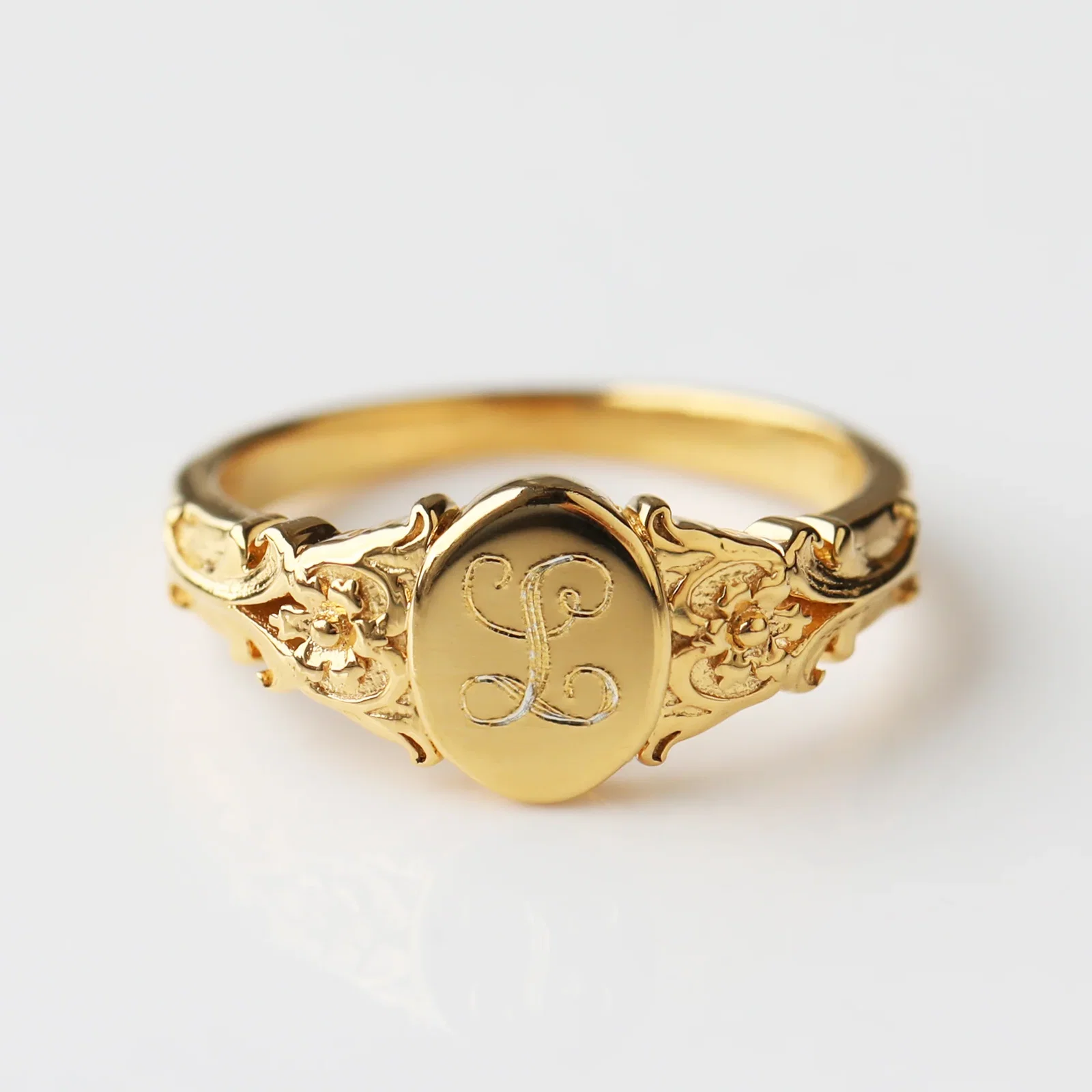 Image of Louise Thompson Chapters Vintage Signet Ring