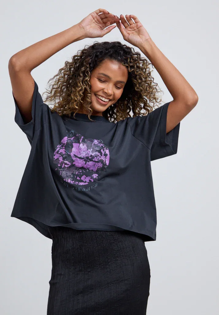 Image of Edie Graphic Tee In Grey