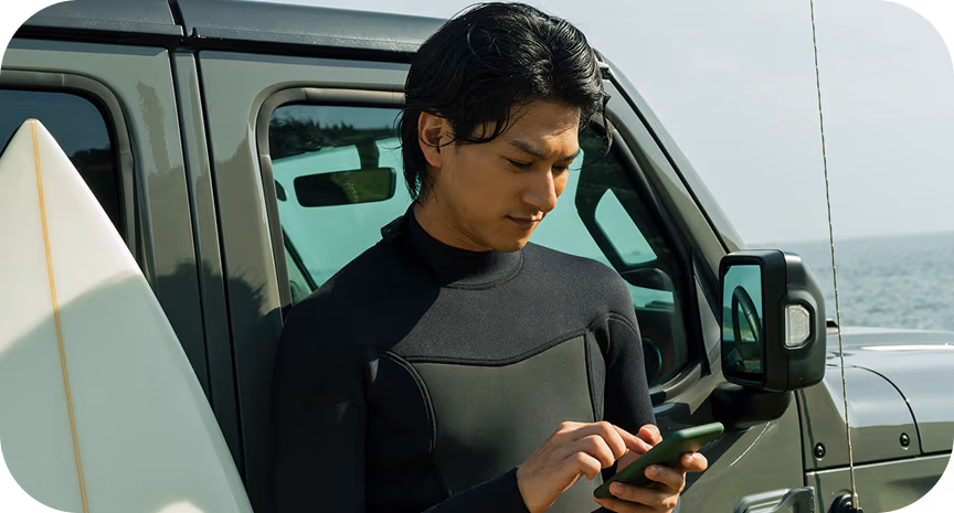 A man seeing mobile