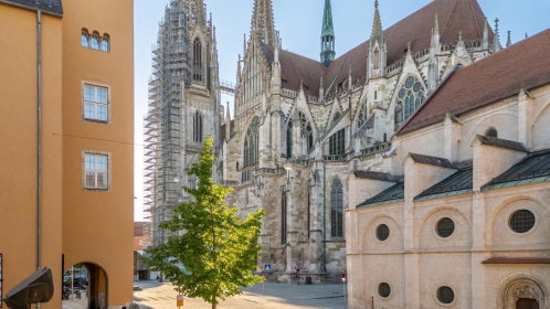 Stadtplatz mit Dom von Regensburg