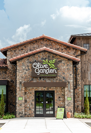 Olive Garden restaurant exterior.