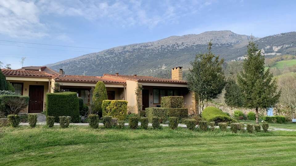 Especial parejas con cava y ambiente romántico con jacuzzi en la habitación