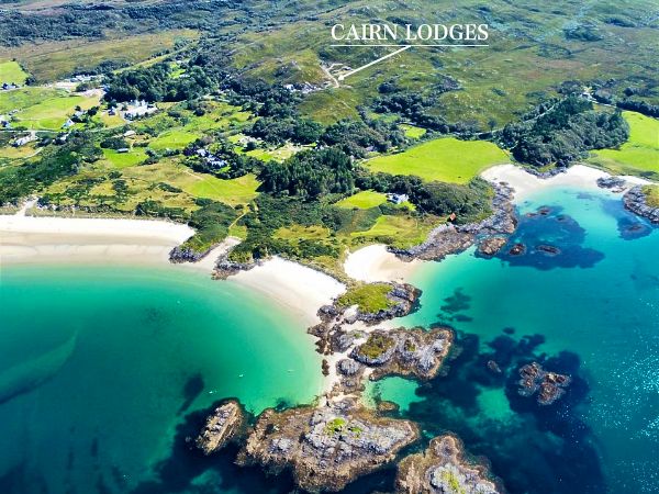Cairn Lodges - neat cabins overlooking a white sandy beach