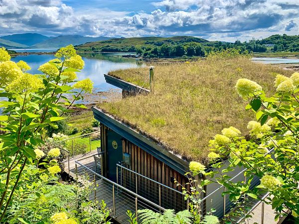 The cabin skye - waterside eco-friendly getaway for 4