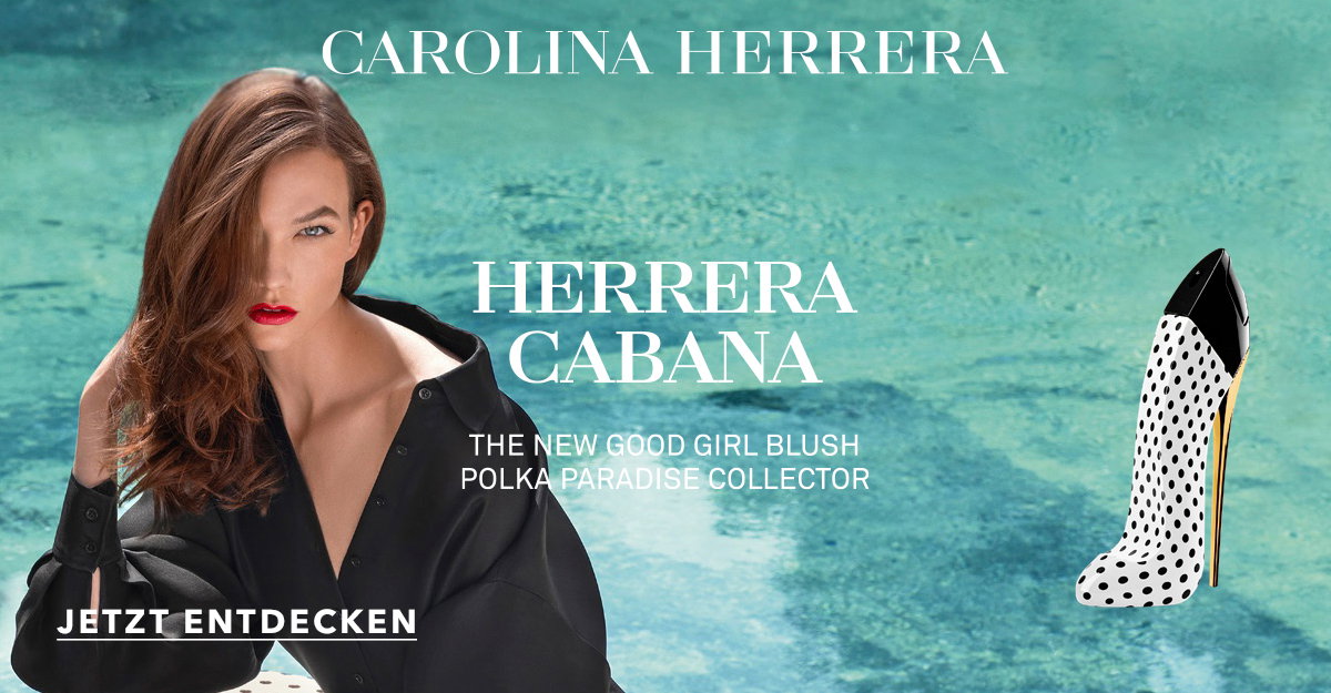 „Model mit rotem Lippenstift und schwarzer Jacke vor türkisfarbenem Wasser neben gepunktetem Parfumflakon der Carolina Herrera Herrera Cabana Kollektion.“