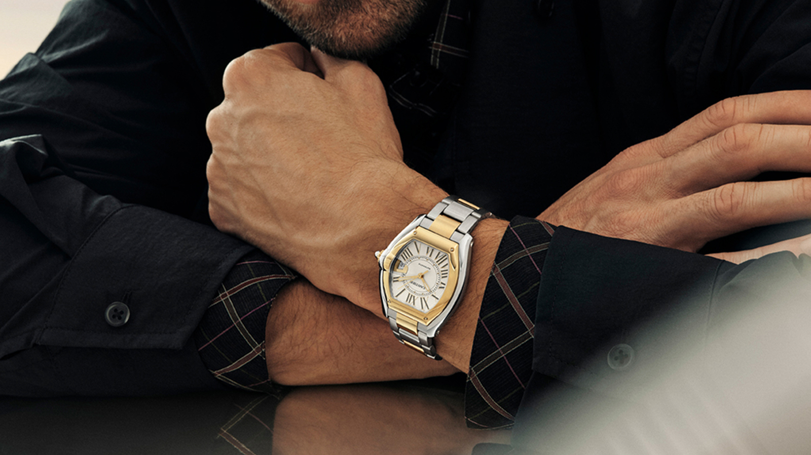 Man wearing Cartier Roadster in yellow gold and steel