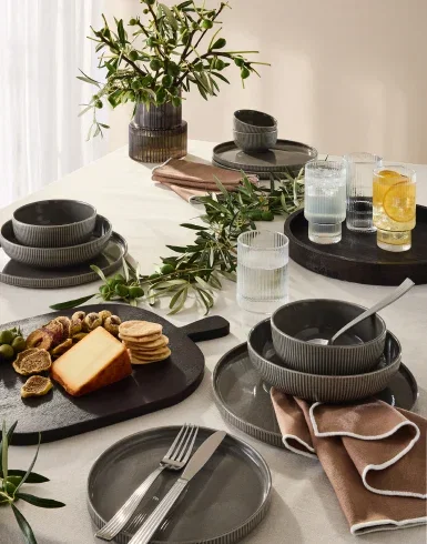 Shop tableware