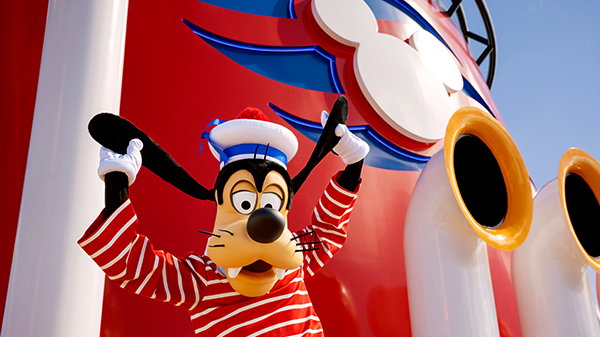 Goofy posing on the deck of a DISNEY CRUISE LINE Ship.