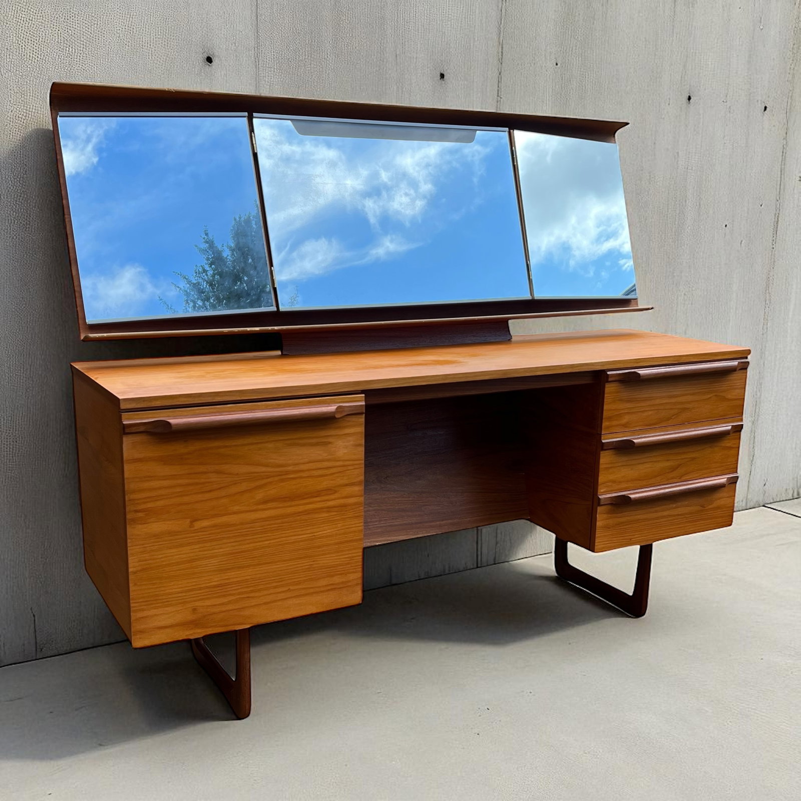 Mid Century Dressing Table By Uniflex