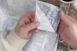 This has got to be the prettiest way we've ever seen to use paper napkins