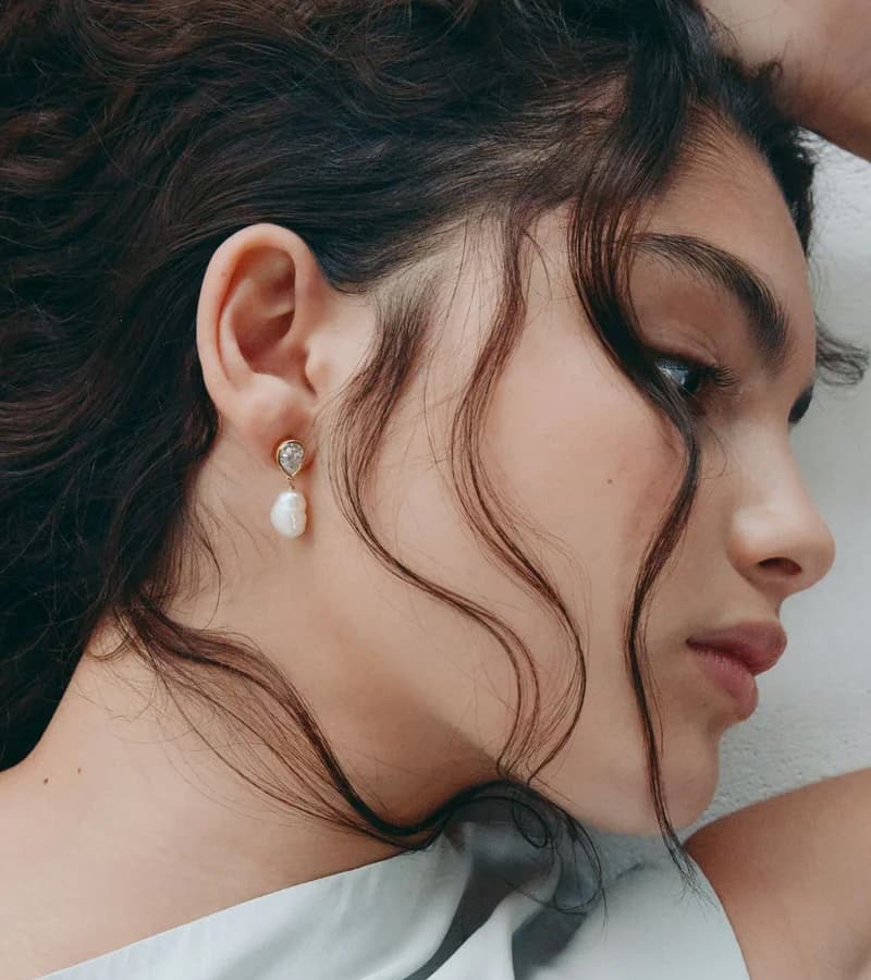 Eros Pear & Pearl Earrings - Gold